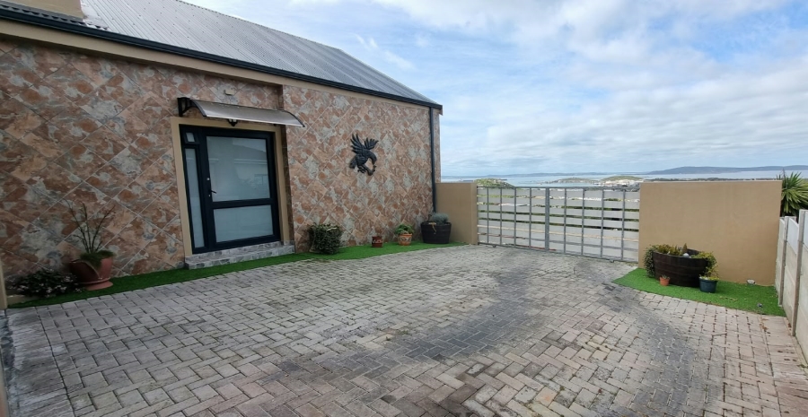 2 Bedroom Property for Sale in Hoogland Western Cape